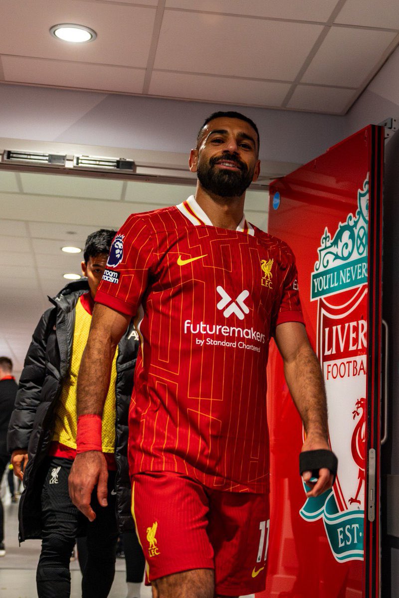 Q: Is Mohamed Salah right now the best player in the world? 🥇🌍

🔁 Retweet - Yes, he’s the best!
❤️ Like - No, but among the top 3