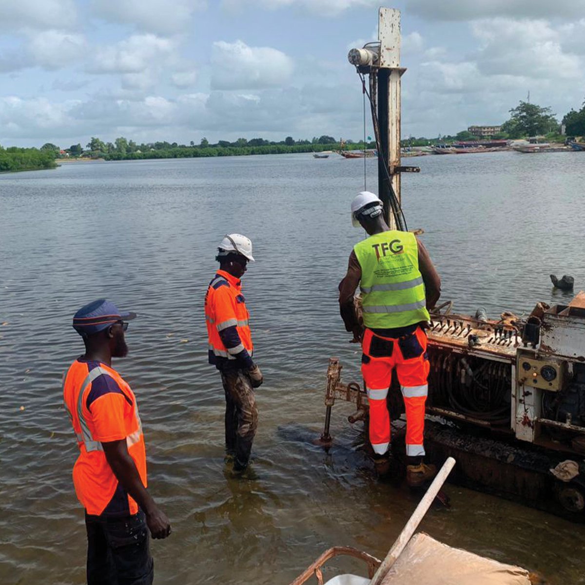 LaboratoireTfg's tweet photo. Le Laboratoire TFG a réalisé des études géotechniques pour la réhabilitation de la passerelle piétonne de Sokone, un projet clé du Programme Spécial de Désenclavement (PSD) pour renforcer l'accessibilité rurale et la sécurité. 🌍 #Géotechnique #InfrastructureDurable #TFG #PSD https://t.co/TXMUvDM8rB