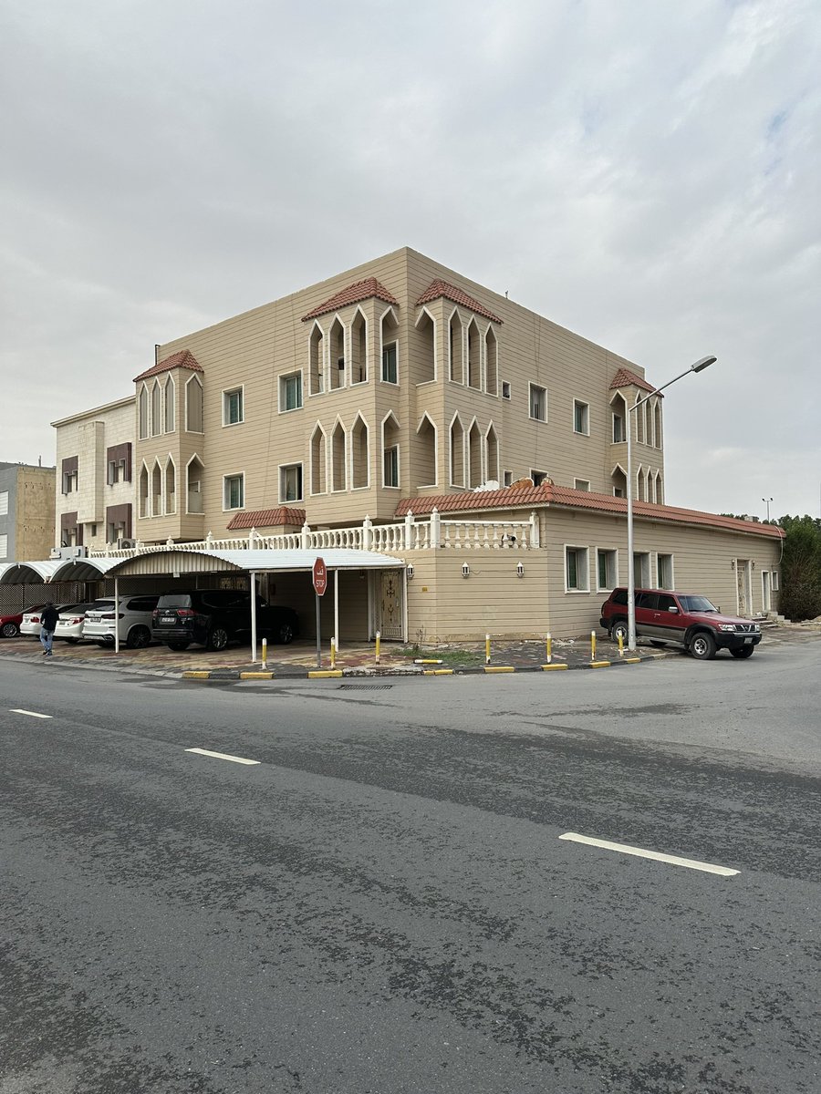 سلام عليكم بيتي بالجهراء القديمه شارع عبدالله بن جدعان مساحته 660 عارضه للبيع 
اللي له خاطر يتواصل معاي على الخاص