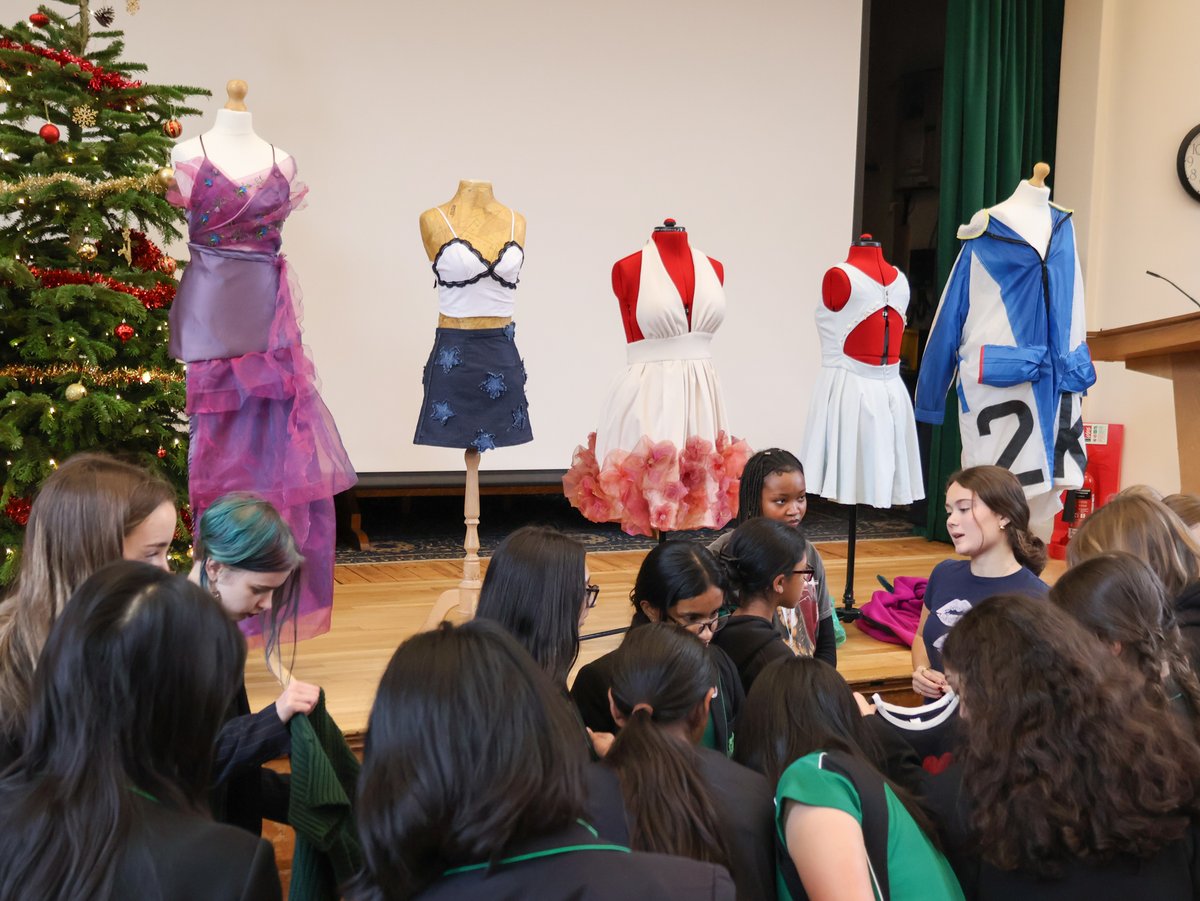 Last week we celebrated Sustainability Week promoting eco-friendly choices. 🌱💚

Pupils enjoyed a sustainable Christmas decoration workshop, sampled delicious overnight oats and supported a second-hand clothes sale, which raised an amazing £105 for the charity <a href="/coolearth/">Cool Earth</a> ! 👚🌏