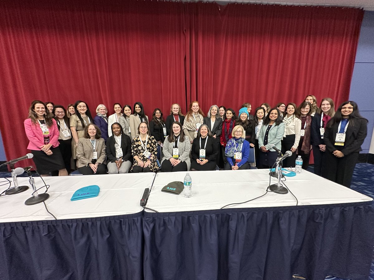 From our speed mentoring events to our annual celebration dinner, we couldn't have had a better time at #RSNA! In honor of #SpotifyWrapped, here's our #RSNAWrapped. Thanks to all for joining us at our events this year, see you next year!
