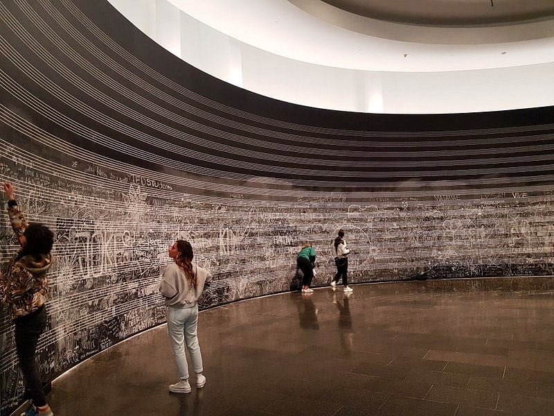 Jet7One's tweet photo. Located in the Raval district the #Museu d'Art Contemporani or #MACBA offers an extensive collection of #contemporaryart by Spanish and international #artists. This contemporary-style #building was designed by the American #architect #RichardMeier and it was opened in 1995 https://t.co/W7f4Eb9yJH