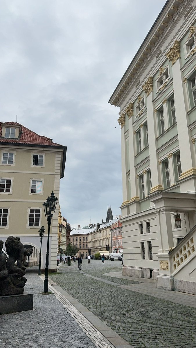 xatll's tweet photo. Prague in August💛💛 https://t.co/7a6vX2kXXr