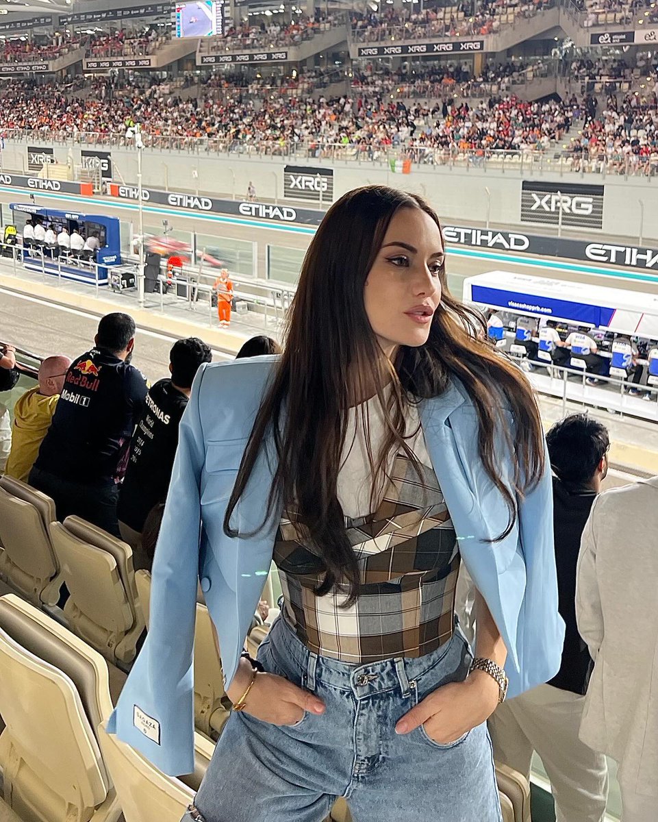 Lami7l's tweet photo. فهرية ملكة الاناقة👑🔥
مختلفة و مميزة عن بقية الممثلات من المستحيلات انه تكون غير انيقة💖
@EvcenF 
 #FahriyeEvcen https://t.co/3N7rWsE00W