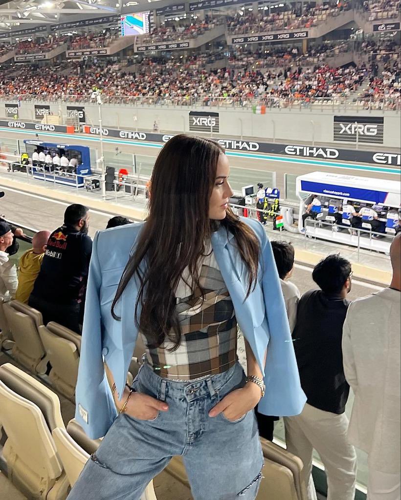 Lami7l's tweet photo. فهرية ملكة الاناقة👑🔥
مختلفة و مميزة عن بقية الممثلات من المستحيلات انه تكون غير انيقة💖
@EvcenF 
 #FahriyeEvcen https://t.co/3N7rWsE00W