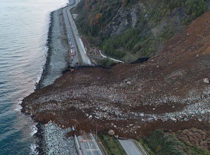 Buradan yapmayın bu yolu dediler. Dinlemediler. bilimin aklın sesine dış güç ajan terörist dediler din düşmanı dediler. Bu yolun daha güvenli yerden yapılması mümkün dediler. Dinlemediler ve sonuç