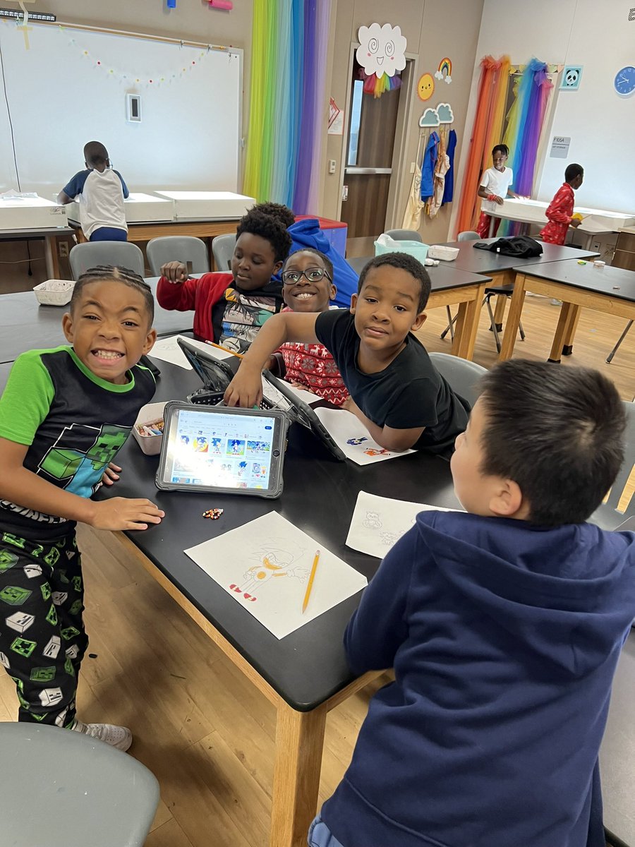 Galloway_ART_'s tweet photo. What I love most about art is its ability to bring people together and foster collaboration. In this instance, both groups of students chose to spend their post-work time drawing and teaching each other. @JPE_Panthers #visualart https://t.co/ZndCR2YWx6