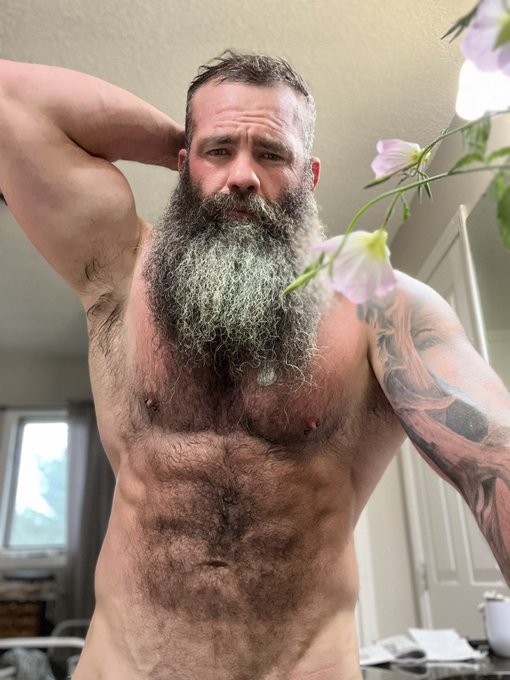Lick me. ? https://t.co/i2iZJWl9rO