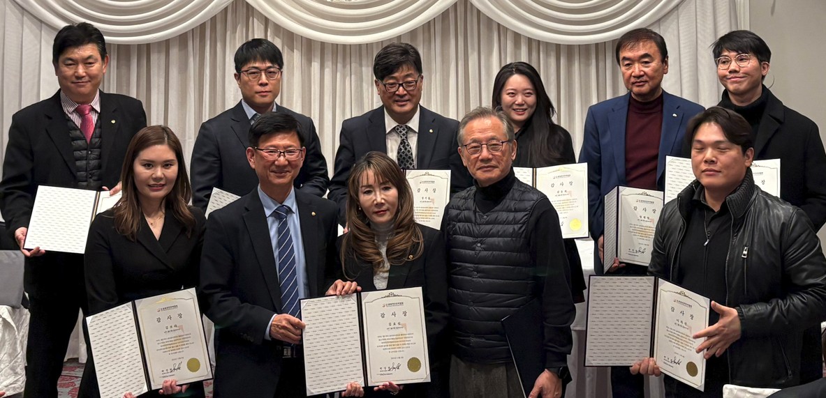 GeXjAQ8WQAAjSgI?format=jpg&name=medium