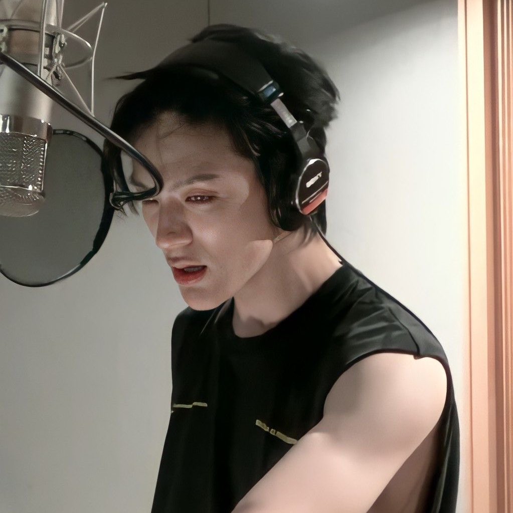 “ เจนจะทำเพลงใหม่ พี่เต้มาเป็นโปรดิวเซอร์ให้ได้มั้ย ”

“ เพลงรักหรือเพลงเศร้า ”

“ เพลงรัก เจนแต่งให้เป็นของขวัญวันครบรอบแฟนใหม่ ”

“ แล้วให้แฟนเก่าแบบพี่มาทำเพลงให้อ่ะนะ ”

“ ก็อือ  ”

“ เจนใจร้ายไปเปล่า ”

“ เพ้ออะไรพี่เต้ จะแฟนใหม่แฟนเก่าเจนมันก็คือพี่อยู่ดีมั้ย ”

“ พี่ลืม ”