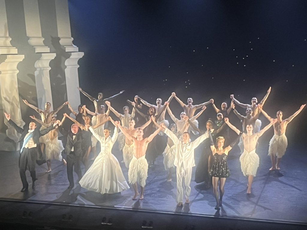 NE_Solicitor's tweet photo. Matthew Bourne's Swan Lake sat along from @Davidwalliams41 , @LaytonWilliams and @KlassMyleene sent me and the hubbie completely giddy. Wonderful show. Mum of the Prince sat next to me too #pokerfacefail https://t.co/toapHGDkoj
