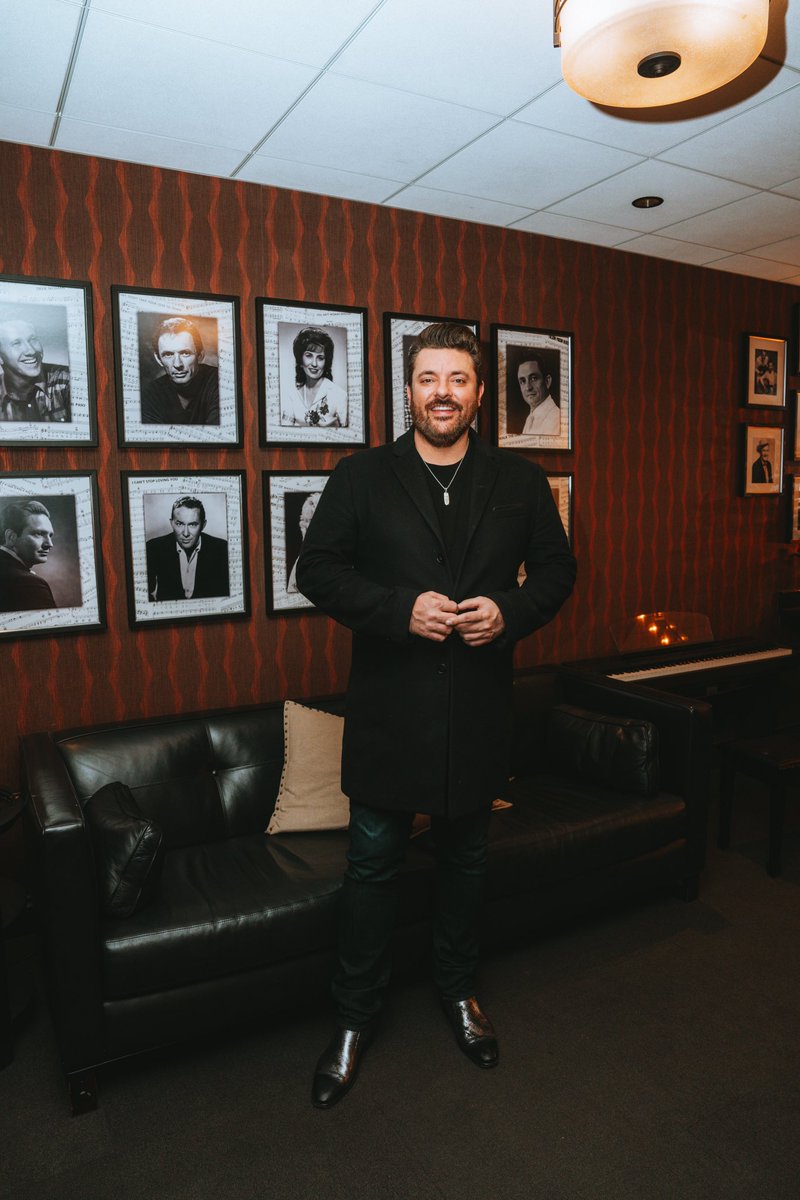 ChrisYoungMusic's tweet photo. Loved celebrating a Country Christmas at the @opry! 🎄Happy holidays y’all! https://t.co/UpCqTPYZMm