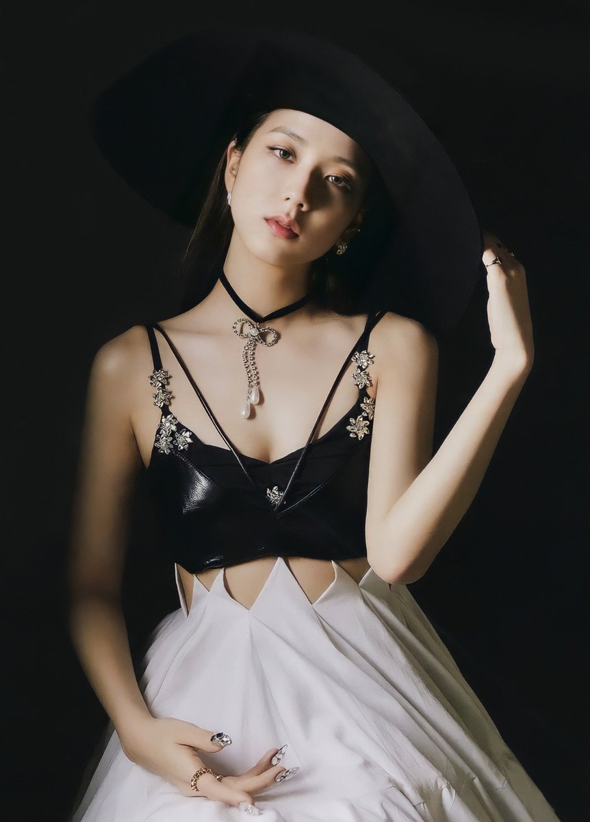 jisoospic's tweet photo. KIM JISOO https://t.co/lEwB4xdnbm