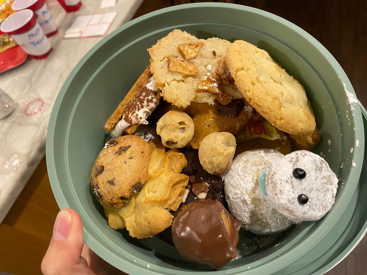 Crosby__Group's tweet image. The Crosby Group celebrated the holiday season with a cookie exchange party! 🍪🎄 Our group members brought their baking A-game, sharing award-winning, delicious cookies and creating sweet memories together! ✨️