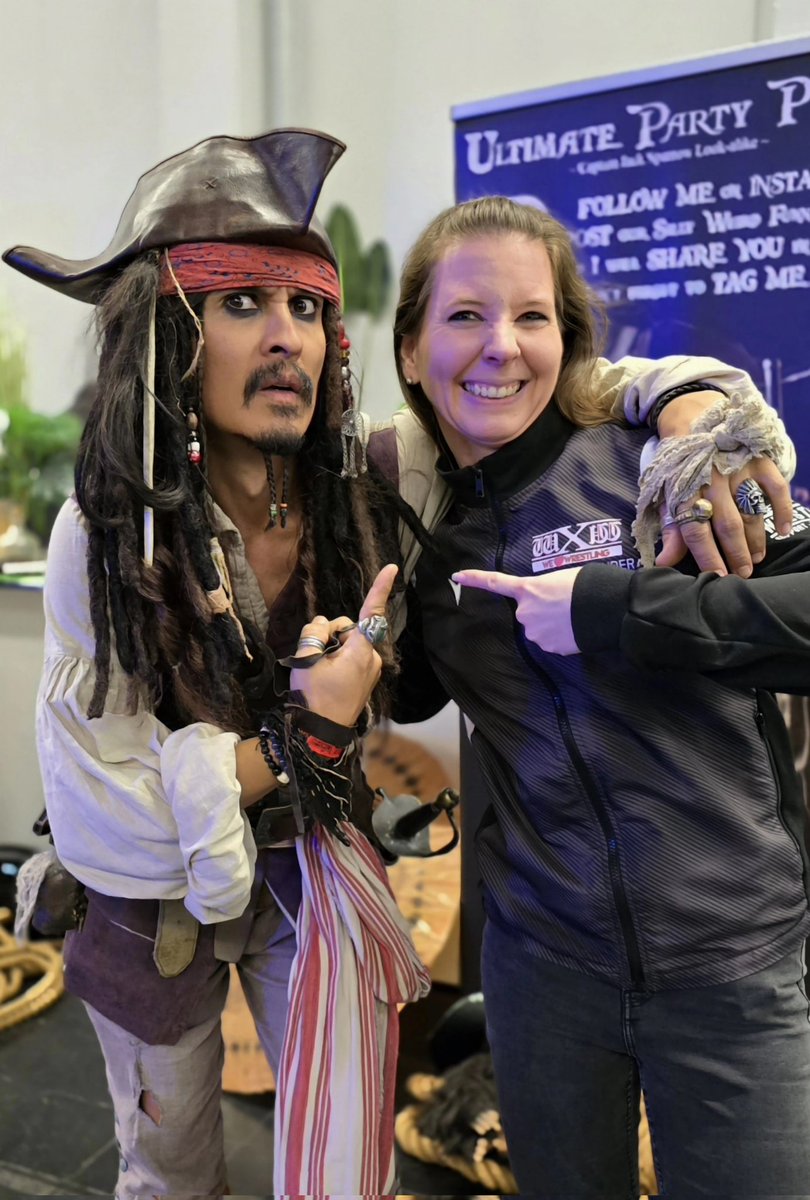 chrissineuber's tweet photo. Meeting Jack Sparrow at #GermanComicCon ๐ดโโ ๏ธ https://t.co/MZwCroSEnw