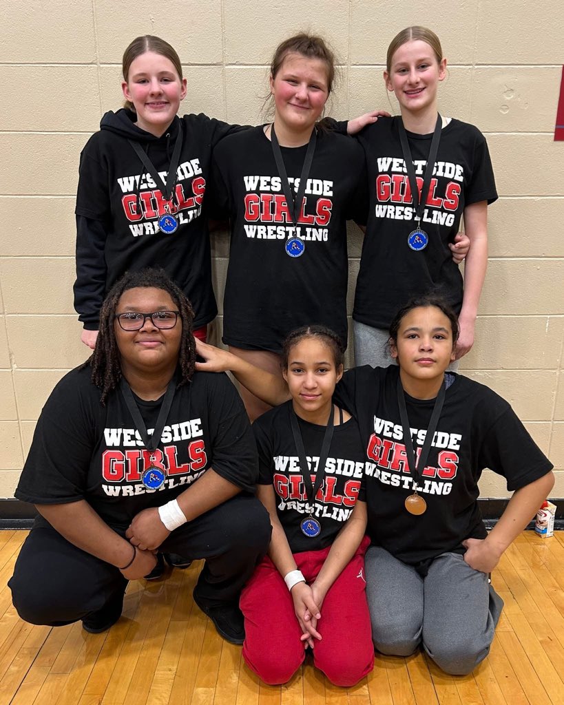 Girls wrestling team finished up another successful season at the Conference Meet Saturday!  5th place overall and 6 girls earned medals!