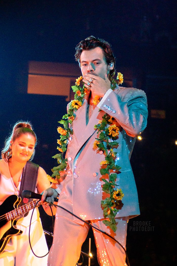 boopharryboop's tweet image. Love on tour forever ❤