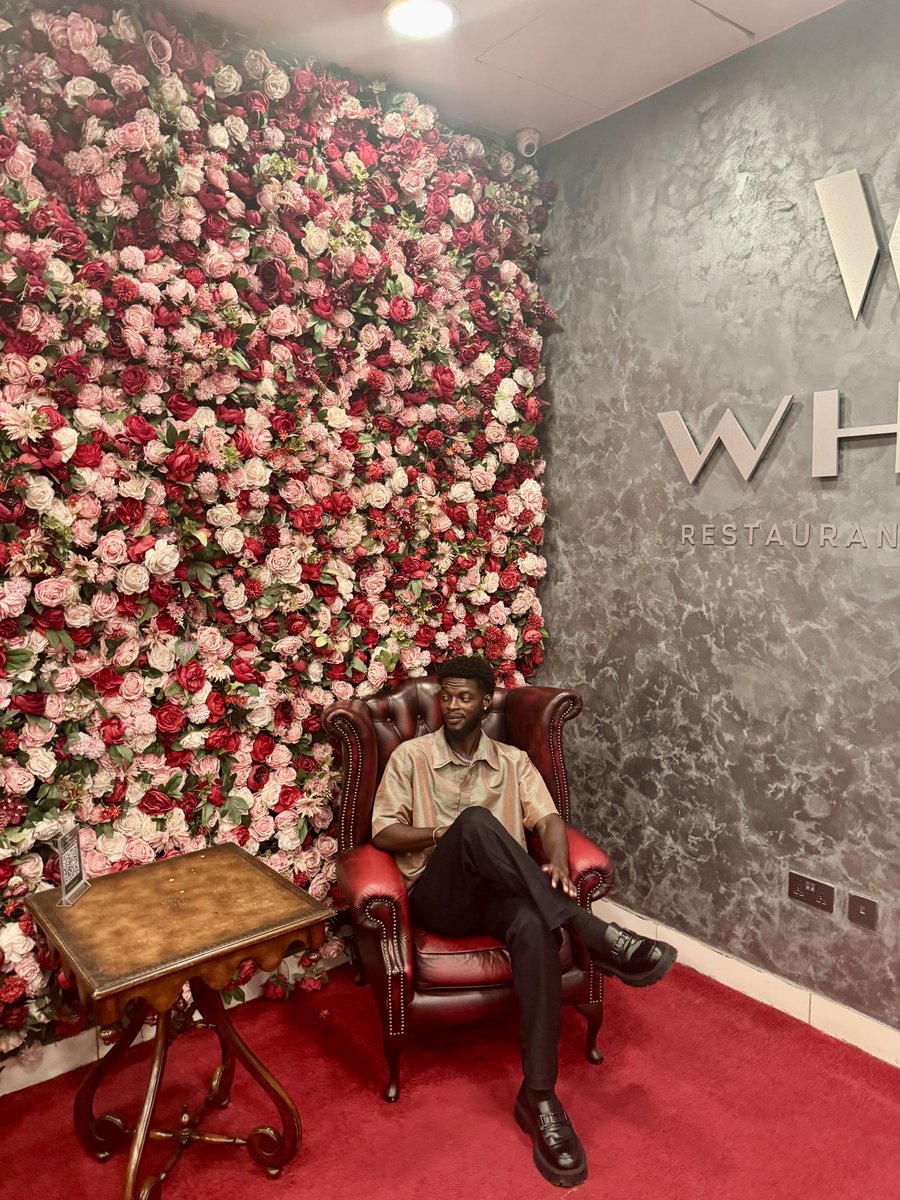 ywenodeybee's tweet photo. Life of a man trying to figure out life. https://t.co/0dkNUDdAz7