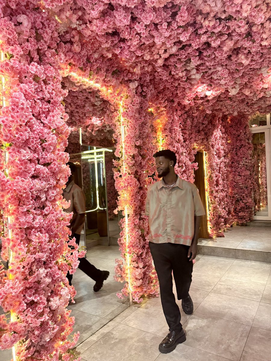 ywenodeybee's tweet photo. Life of a man trying to figure out life. https://t.co/0dkNUDdAz7