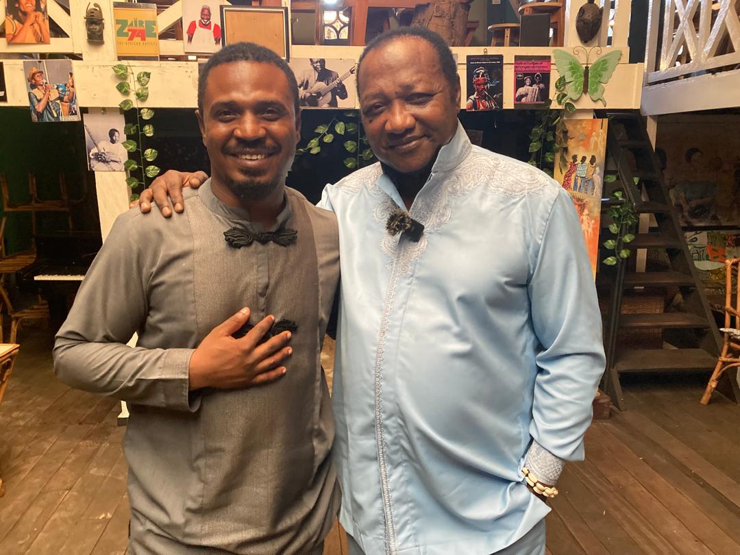 geleme2's tweet photo. Joli moment de partage avec la lรฉgende Elvis KEMAYO.
On se voit trรจs bientรดt ร la tรฉlรฉ...
#carrierestvmag
#In_&_Out https://t.co/k9is1MGXPi