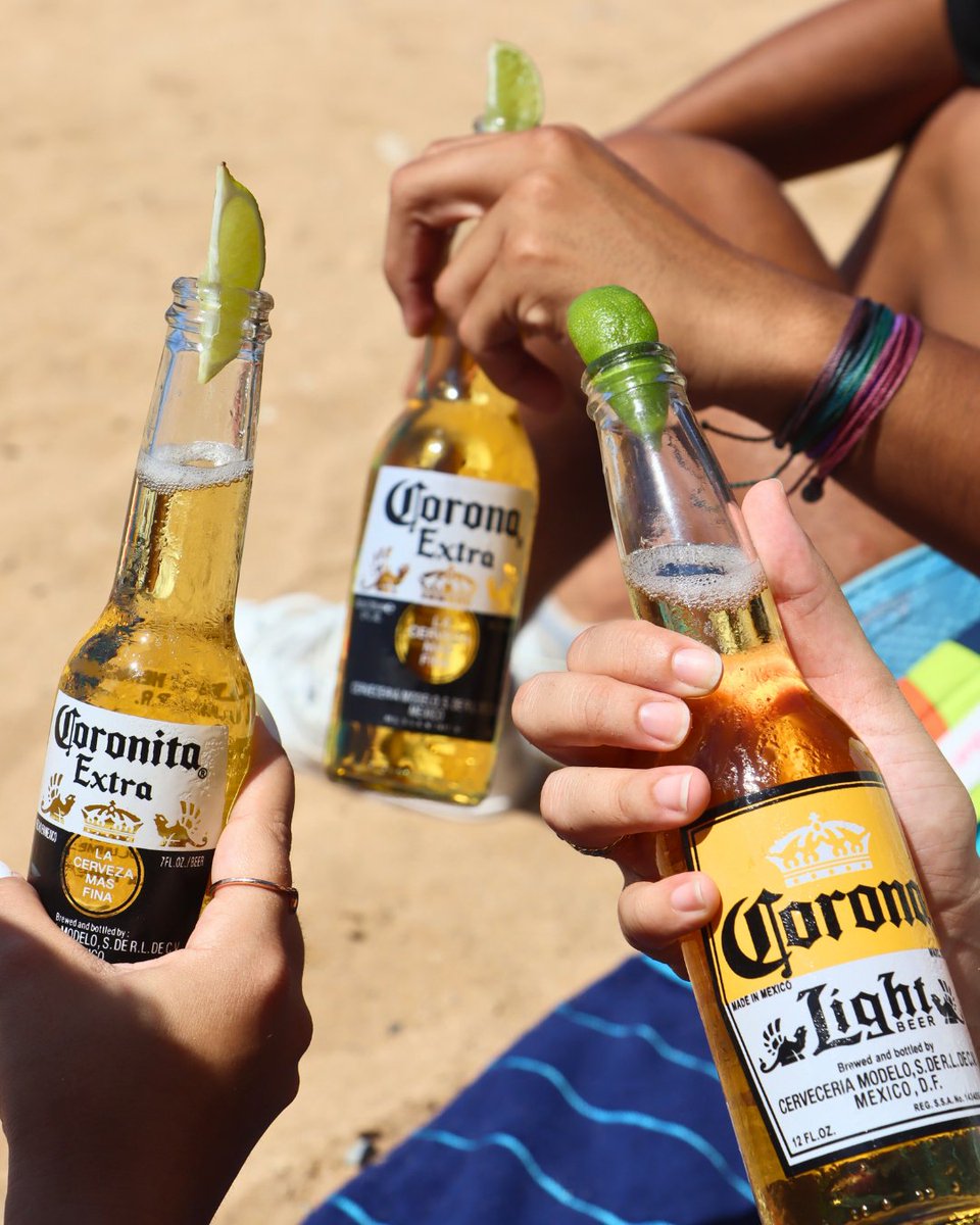 CoronaPR's tweet photo. Disfrutando de la época más chillin’. 🎅🏼

#CoronaPR #ThisIsLiving #RelaxResponsablemente https://t.co/thS8uOPWE8