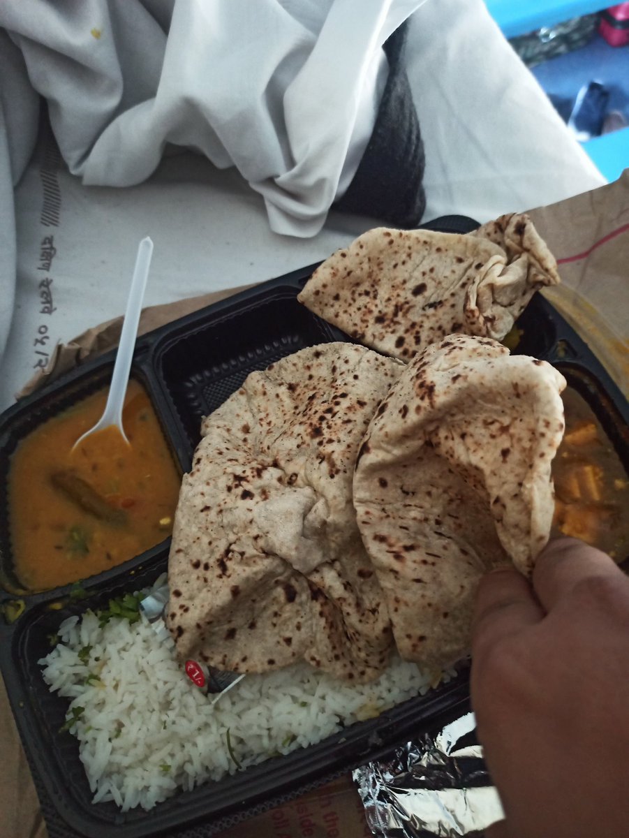tejas_duvvada's tweet photo. @AshwiniVaishnaw Ji,
Travel Experience on Tamil Nadu Express 12621 on 09.12.24.
During my journey from Vijayawada to New Delhi, I ordered food from the IRCTC menu priced at ₹150 but was served items worth only ₹80. The quantity and quality were inadequate. https://t.co/4q9FBl9DKf