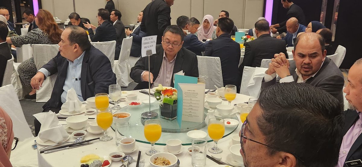 Turut hadir di sesi taklimat berkaitan RUU Keselamatan Dalam Talian dan Jenayah Dalam Talian oleh YB Menteri Undang-Undang dan YB Menteri Komunikasi kepada Ahli YB dari Dewan Rakyat dan Negara di Kuala Lumpur hari ini