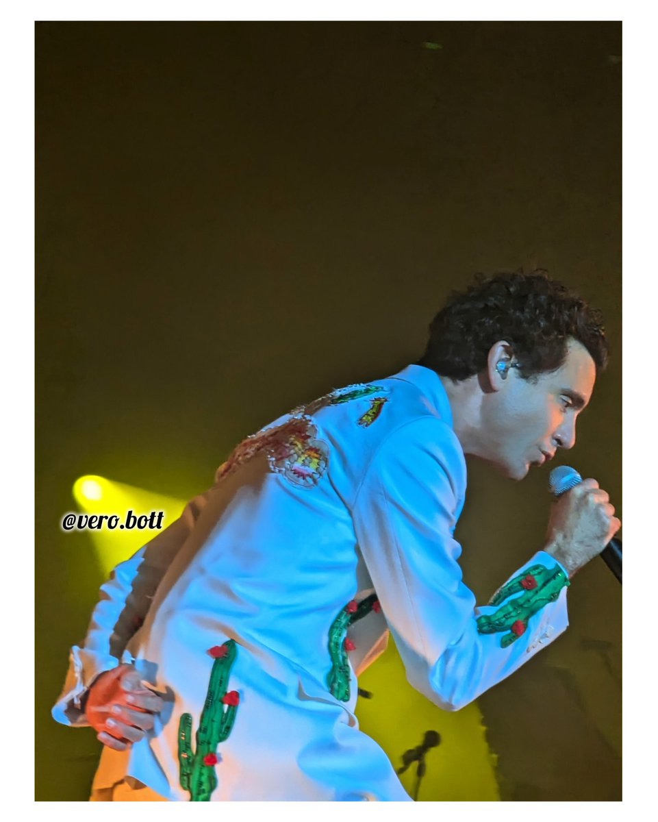 verobott's tweet photo. Some of my photos of @mikasounds from Las Palmas 🌈
Mika gave it all and so did the audience! Awesome vibes, awesome night, full of dancing, jumping, singing and smiles everywhere. Pure bliss.
Thanks a million as always 🙏❤️
#mika #mikasounds #mikafans #mikafanclub #laspalmas https://t.co/NKkoVeVcAz