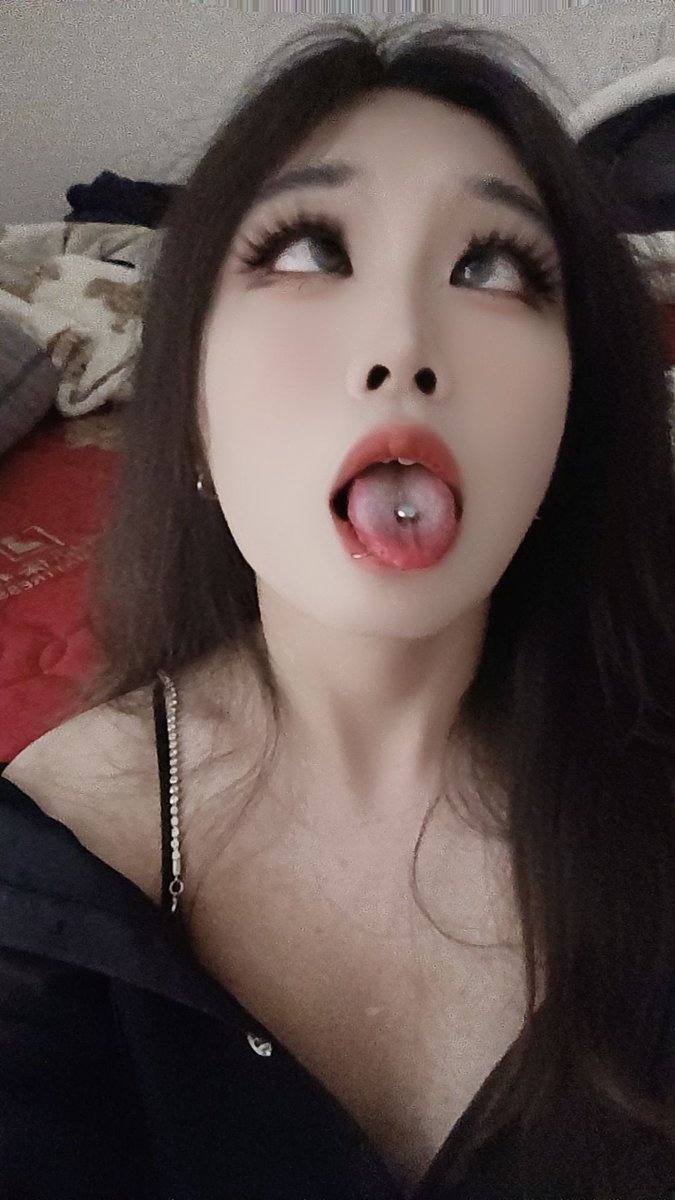 NanaEclair's tweet photo. 我真的很反差啊，人前正经人后发骚 #伪娘 #药娘 #男娘 #伪百合 #里百合 #反差婊 #cdts #女装子 #trans #cb锁 #雌堕 https://t.co/pUQlaiNflQ