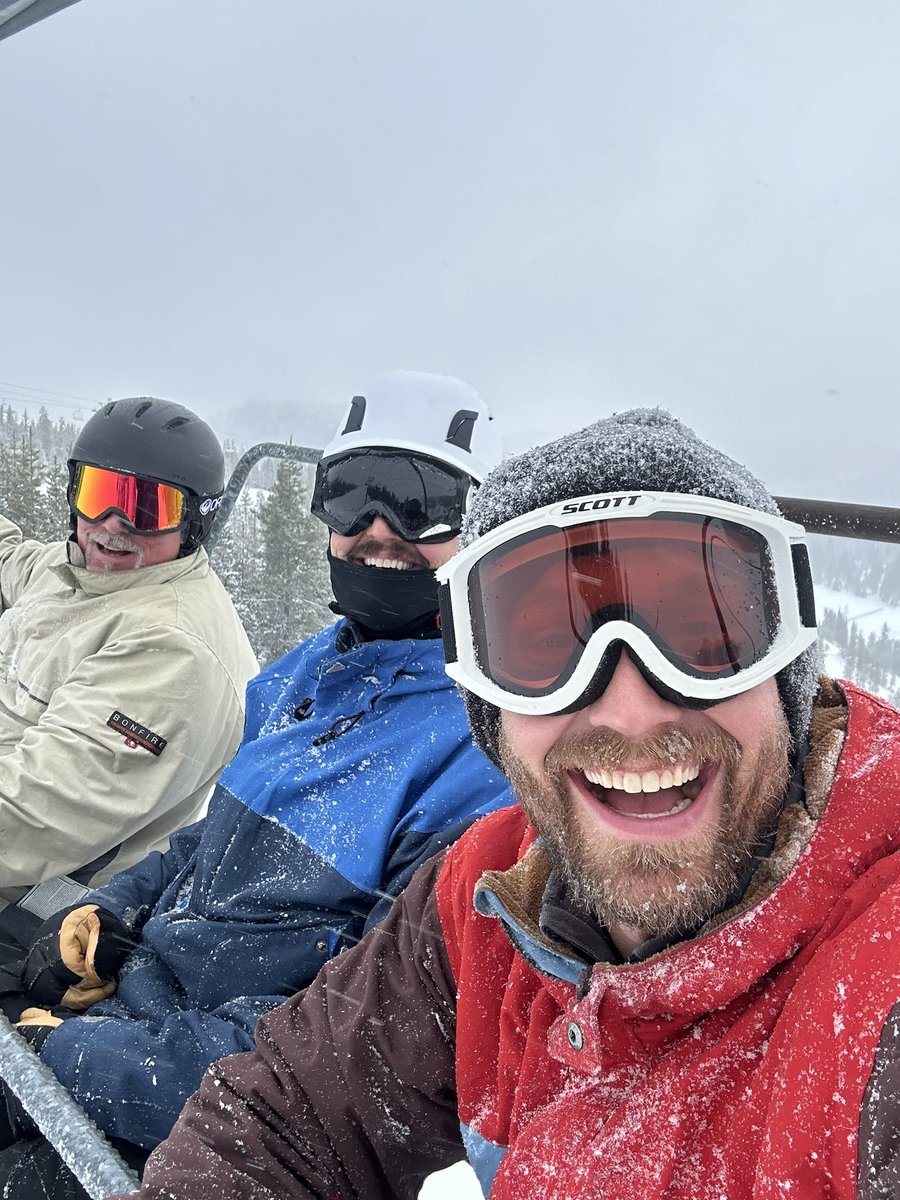 RobertHarju's tweet image. Sunday shred with the bros. Definitely tested to see if I could still ride freestyle. Made it, barely, and did some thing I didn’t think my legs could handle anymore. Keeping up with the young-bucks is hard!

#shredding #snowboarding #gettingold