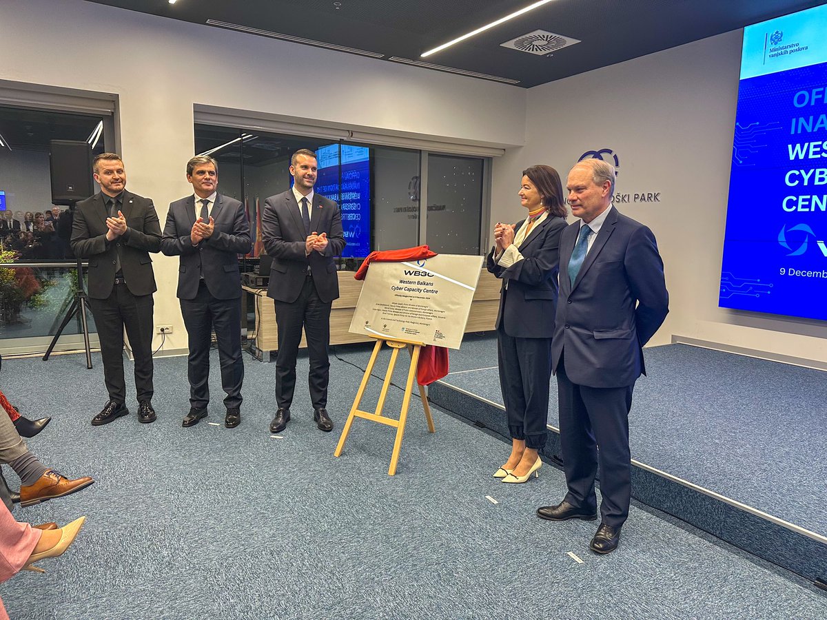 MZEZ_RS's tweet photo. MZEZ @tfajon 🇸🇮 ob otvoritvi Centra za kibernetsko zmogljivost na #ZahodniBalkan @WB3C_org v Podgorici: “Center bo tvorno prispeval h krepitvi kibernetske odpornosti Zahodnega Balkana. Hkrati predstavlja dokaz, da lahko skupaj ustvarimo varnejše digitalno okolje za državljane.” https://t.co/eEyVqZjKJv