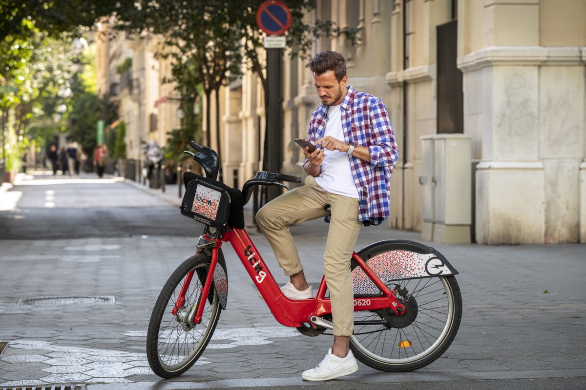 🚲👉 Si utilitzes el #Bicing cada dia, personalitza el menú principal de <a href="/smouapp/">·•smou app</a> i sempre que entris, veuràs les estacions al mapa. 

1️⃣ Al menú inferior, prem "Més"
2️⃣ Clica a "Personalitzar"
3️⃣ Posa Bicing al 1er lloc
4️⃣ Prem ⭐ per marcar-ho com a favorit