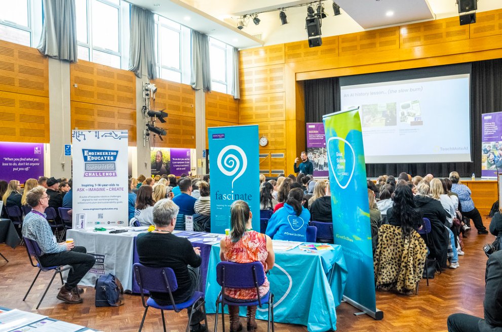 GreatSciShare's tweet image. Thrilled to share #GSSfS at the @UoMSEERIH Teacher Conference, celebrating a “decade of difference” in #PrimaryScience! 🎉 Together, we inspire curiosity and champion working scientifically skills. Here’s to 10 impactful years! 🌟 
#TeacherCPD @OfficialUoM @PSQM_HQ @ManHighGirls