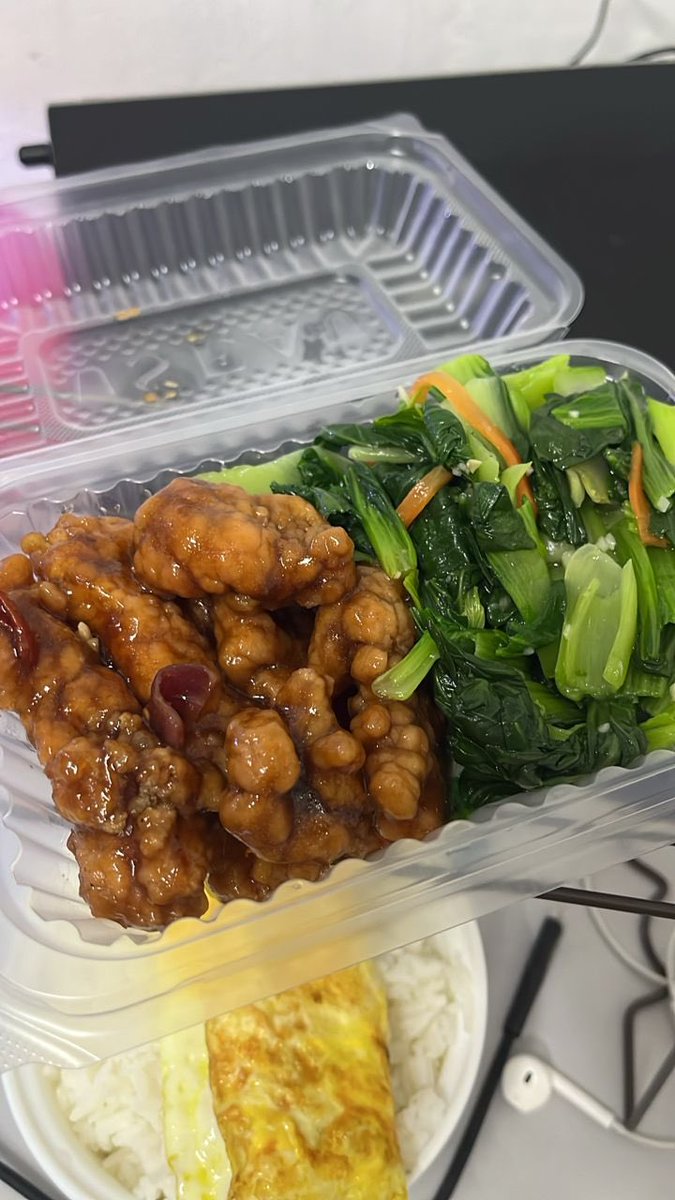 六块的🥗，满满的鱼片☺️