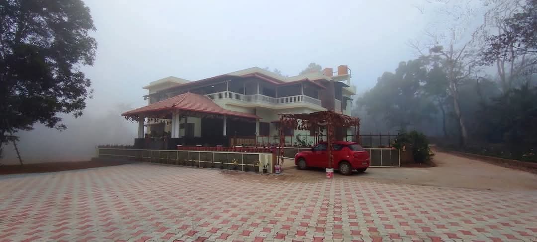 madhumaiya's tweet photo. No alcohol, No smoking, Pure veg 

ಹೀಗೊಂದು ವಿಚಾರ ಇಟ್ಕೊಂಡು ಹೋಂಸ್ಟೇ ಮಾಡಿದ್ರೆ ನಡೆಯುತ್ತ? ನಡೀದೇ ಇದ್ರೂ ಪರವಾಗಿಲ್ಲ ಅಂದ್ಕೊಂಡೇ ಶುರು ಮಾಡ್ತಿದ್ದೇವೆ. 

ಡಿಸೆಂಬರ್ 20 ರಿಂದ bookings ತಗೊಳ್ತಾ ಇದ್ದೇವೆ.

ಬೆಳಗಿನ ಉಪಹಾರ ಮತ್ತು ರಾತ್ರಿಯ ಊಟದ ಜೊತೆ 14 ಜನರು ಉಳಿಯಲು ವ್ಯವಸ್ಥೆಯಿದೆ. ಇನ್ನೂ ಹೆಚ್ಚಿನ ಜನರ ಗ್ರೂಪ್ ಬಂದರೆ extra bed ಕೊಡಬಹುದು. 
Individual room booking option ಅಂತೂ ಇದ್ದೇ ಇದೆ. ಇಡೀ ಹೋಮ್ ಸ್ಟೇ ಬುಕ್ ಮಾಡಿದ್ರೆ ಸ್ಪೆಷಲ್ ಡಿಸ್ಕೌಂಟ್ ಕೊಡಬಹುದು. ನಮಗೆ ಊಟ ತಿಂಡಿ ಬೇಡ, ಬರೀ ಉಳಿಯಲು ಜಾಗ ಮಾತ್ರ ಬೇಕು ಅನ್ನೋರಿಗೆ tariff ಬೇರೆ ಇದೆ. 

ಉಳಿಯುವ ವ್ಯವಸ್ಥೆ ಹೀಗಿದೆ :
* ಎರಡು ಮೀಡಿಯಂ ರೂಮ್ಸ್ (each two occupancy)
* ಒಂದು ಪ್ರೀಮಿಯಂ ರೂಮ್ (two occupancy)
* ಒಂದು ಸೀನಿಯರ್ ಸಿಟಿಜನ್ ರೂಮ್ (in the ground floor /two occupancy)
* ಒಂದು ಡಾರ್ಮಿಟರಿ (six occupancy)

ಸಮಯ ಕಳೆಯಲು Badminton, carrom, chess ಆಡಲು ಮನೆಯಲ್ಲಿ ಚೆಂದದ ಜಾಗಗಳಿವೆ. ಮನೆಯ ಸುತ್ತಲಿನ ತೋಟದ ಕಾಲುಹಾದಿ,  ಪುಟ್ಟ ವಾಕ್ ಗೆ ಪ್ರಶಸ್ತ. ಗುಡ್ನಾಪುರ ಕೆರೆ ಮತ್ತು ಬನವಾಸಿ, ಲಾಂಗ್ ವಾಕ್ ಹೋಗುವವರಿಗೆ ಸೂಕ್ತ.  ಸೈಕ್ಲಿಂಗ್/ಟ್ರೆಕ್ಕಿಂಗ್ ಹೋಗುವವರಿಗೆ  ಗುಡವಿ ಪಕ್ಷಿಧಾಮ, ಯಾಣ, ಚಂದ್ರಗುತ್ತಿಯಂಥ  ಹಸಿರು ಹಾದಿಗಳಿವೆ. ಬನವಾಸಿ, ಶಿರಸಿ, ಸೋದೆ, ಸ್ವರ್ಣವಲ್ಲಿ, ಮಂಜುಗುಣಿಯಂಥ ಧಾರ್ಮಿಕ ಸ್ಥಳಗಳು  ಹತ್ತಿರದಲ್ಲಿವೆ. ಸಣ್ಣ ಪುಟ್ಟ ಜಲಪಾತಗಳು, ಸಹಸ್ರಲಿಂಗದಂಥ ಪ್ರವಾಸಿ ತಾಣಗಳು ಸುತ್ತಮುತ್ತ ಹಲವಾರಿವೆ. ನಿಮ್ಮ ಪಯಣ ಸಿರಸಿಯ ಸುತ್ತಮುತ್ತ ಎಲ್ಲೇ ಇದ್ದರೂ, ದಾರಿ ಮಧ್ಯೆ ಉಳಿದು ನೋಡಬೇಕಾದ ಜಾಗ ನಮ್ಮ ಜಿಯೋ ಹೋಂಸ್ಟೇ ಅಂತ ಹೇಳಬಲ್ಲೆ. 

ಗದ್ದಲ ಗೌಜಿಗಳಿಲ್ಲದ ಪ್ರಶಾಂತ ವಾತಾವರಣದಲ್ಲಿ , ಹಸಿರೇ ಸುತ್ತುವರೆದ ಸರಳ ಸುಂದರ ಮನೆಯೊಂದರಲ್ಲಿ ನೀವು ಉಳಿಯಲಿಚ್ಛಿಸಿದಲ್ಲಿ, ನಮ್ಮ ಮನೆ "ಜಿಯೋ ಹೋಂಸ್ಟೇ" ನಿಮಗೆ ಇಷ್ಟವಾಗಬಹುದು.  Work from home ಮಾಡಲು ಇಷ್ಟಪಡುವವರಿಗೆ ವೈಫೈ ಕನೆಕ್ಟಿವಿಟಿಯಂತೂ ಇದ್ದೇ ಇದೆ. 
(ವರ್ಕ್ ಫ್ರಮ್ ಹೋಮ್ concept ನಲ್ಲಿ ಬಂದು ಉಳಿಯುವವರಿಗೆ ಮಧ್ಯಾಹ್ನದ ಊಟಕ್ಕೆ ನನ್ನ ಕೈಯ್ಯಡುಗೆಯನ್ನೇ ಬಡಿಸುವೆ ☺️)

For bookings you can contact the following  number on watsapp:
Geo Homestay Banavasi, Sirsi - 91139 93104
ಶ್ರೀಮತಿ ಗಿರಿಜಾ ಹೆಗಡೆ
❤️ Watsapp calls only ❤️