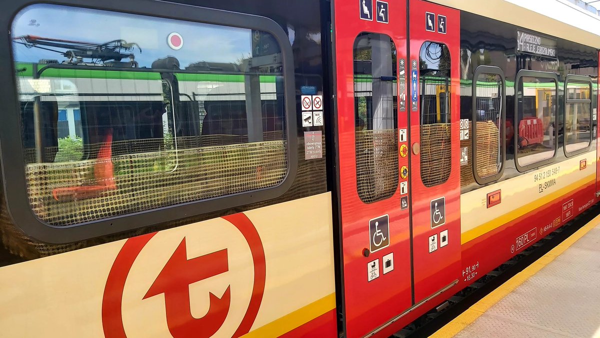 PlusWarszawa's tweet photo. 🚈 Od 15 grudnia zmieni się rozkład jazdy @SKM_Warszawa. Najważniejsze modyfikacje będą dotyczyły linii legionowskiej, gdzie w dni powszednie wzrośnie liczba połączeń. Z kolei pasażerowie ze @stacjapiaseczno nie dojadą już do Warszawy Głównej >> https://t.co/76uIs5UDvE https://t.co/zCK9ad44rO