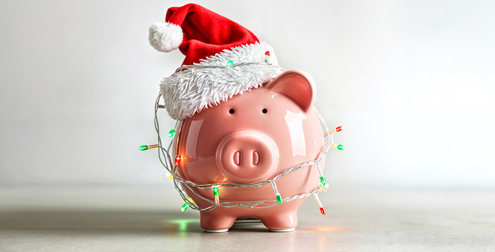 michedcu's tweet photo. Want to make the most of your holiday budget? Check out this latest article: "Here Are the Best Ways to Save Money This Holiday Season." 🎁 From smart shopping tips to creative gift ideas, we’ve got you covered!  https://t.co/enR8MH6YDF https://t.co/UP5kVKO3WB