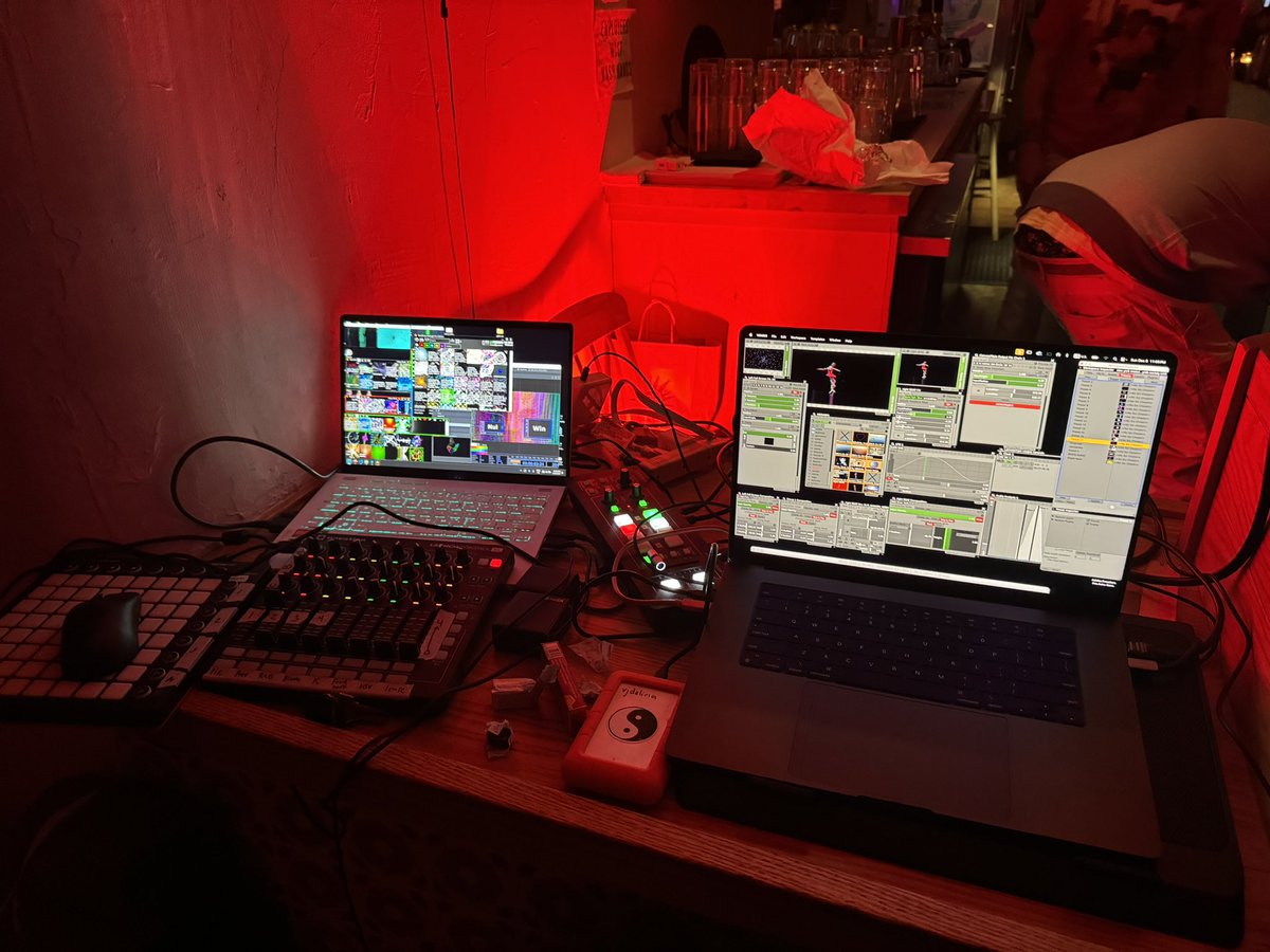 VjDeliria's tweet image. ✨VDMX &amp;amp; TouchDesigner✨ type of night…  #VideoArt #Vj