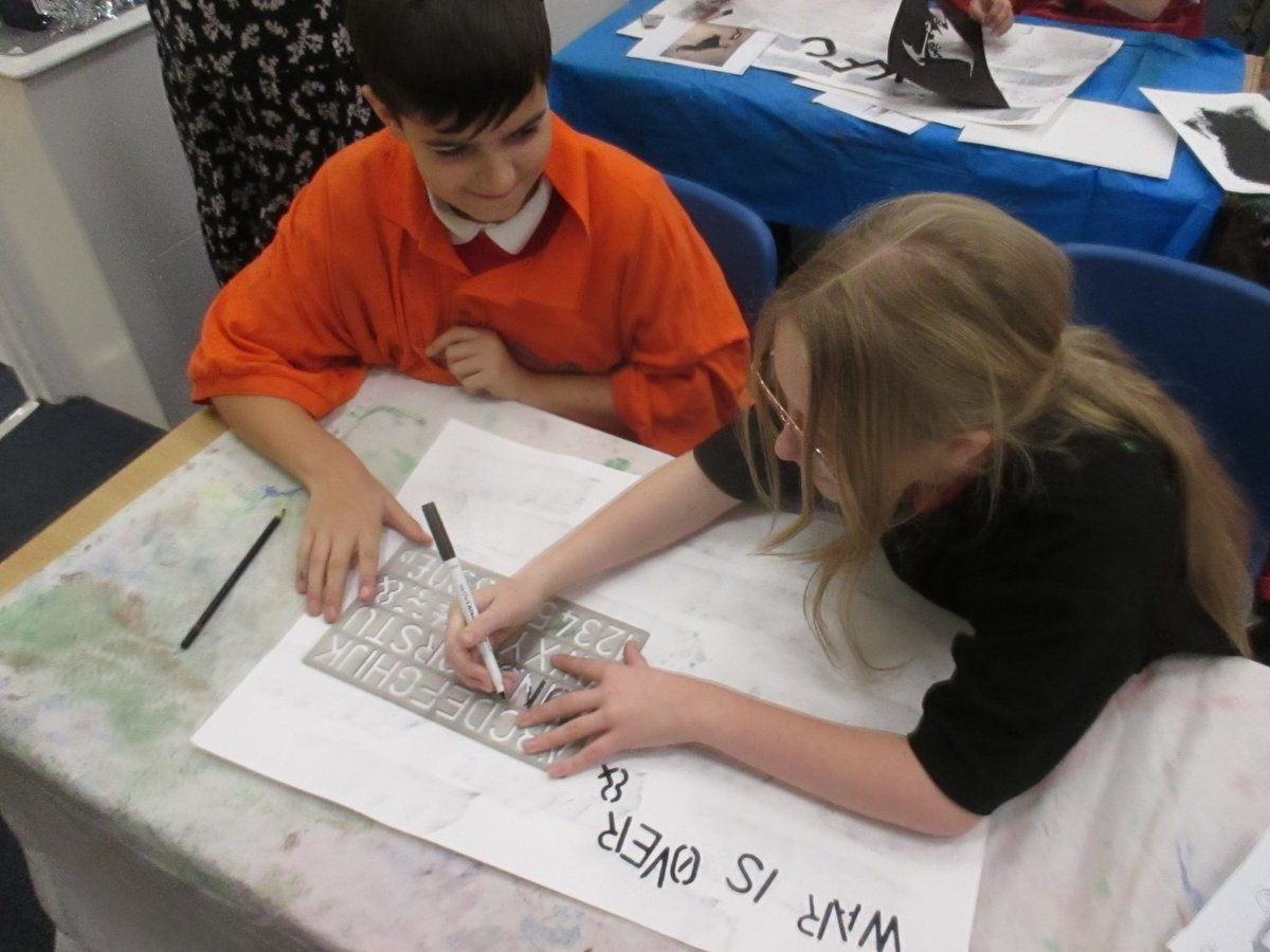 luckwellprimary's tweet photo. Shooting Stars had the pleasure of experiencing art with stencils and acrylic paint, to create graffiti style art inspired by Banksy. They worked collaboratively to design their own wall , after a discussion on graffiti and street art. #Luckwell @ExcaliburAT 🫶 https://t.co/od4rkwRJ6l