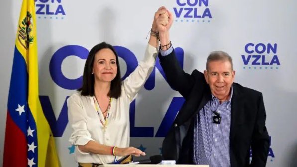 NituPerez's tweet photo. El presidente y la vice-presidente https://t.co/c29GsIBAmH