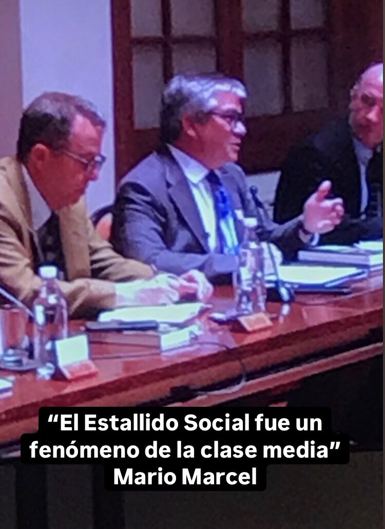 Beatriaz's tweet photo. “El Estallido Social fue un fenómeno de la clase media” Mario Marcel en el lanzamiento del ultimo libro de Sebastián Edwards https://t.co/8NX9aLPnv1