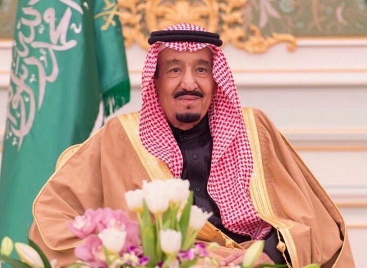 AJELNEWS24's tweet photo. صدور موافقةُ خادم الحرمين الشريفين الملك سلمان بن عبدالعزيز آل سعود -حفظه الله- على منح ميدالية الاستحقاق من الدرجة الثالثة لـ 305 مواطنين ومواطنات، لقاء تبرع كل منهم بدمه عشر مرات.

- https://t.co/UqWn15qoad
