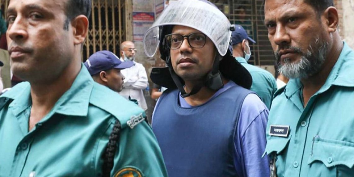 পলকের জন্য হাই কমোড চাইলেন আইনজীবী