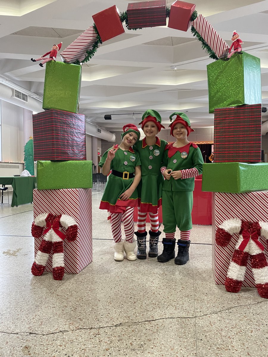 CECCE (@ecolecatholique) on Twitter photo 🎉✨ Merci à notre merveilleuse communauté! Grâce à l'événement Créer la magie de Noël avec le <a href="/museoparc/">Muséoparc Vanier</a> , le <a href="/CSCVanier/">CSC Vanier / Vanier CSC</a> & DeSerres, nous avons récolté plus de 350 cadeaux neufs et 5 000$ en dons pour les familles dans le besoin. 🎁❤️ Vous faites une énorme différence! 🎉✨ Merci à notre merveilleuse communauté! Grâce à l'événement Créer la magie de Noël avec le <a href="/museoparc/">Muséoparc Vanier</a> , le <a href="/CSCVanier/">CSC Vanier / Vanier CSC</a> & DeSerres, nous avons récolté plus de 350 cadeaux neufs et 5 000$ en dons pour les familles dans le besoin. 🎁❤️ Vous faites une énorme différence!