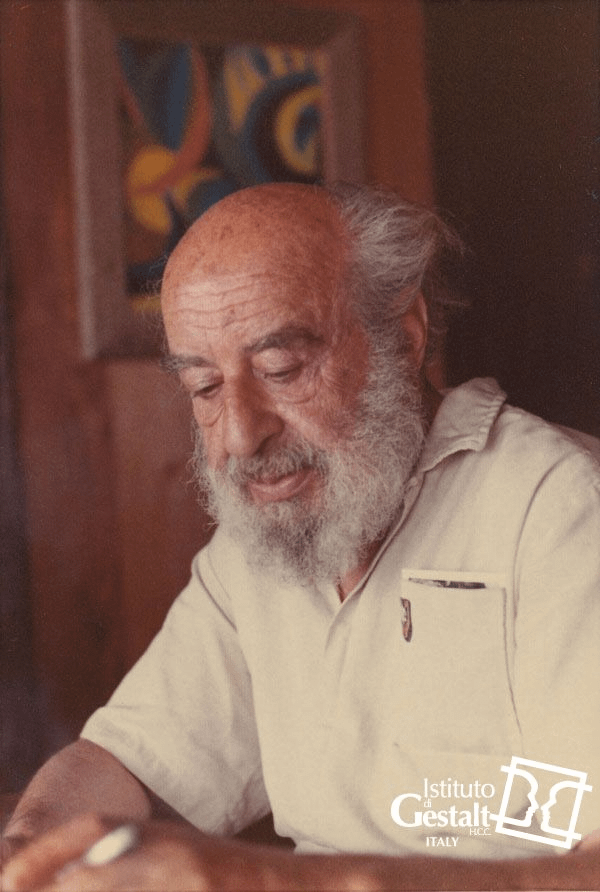 despertar's tweet photo. Este hombre cura lo que los terapeutas no pueden: 

Fritz Perls. 

Es imposible quedar psicológicamente atrapado, estresado o ansioso después de entender sus enseñanzas. 

Aquí está su historia y su enfoque de 4 pasos para alcanzar la libertad mental: https://t.co/DhryzS27Ih