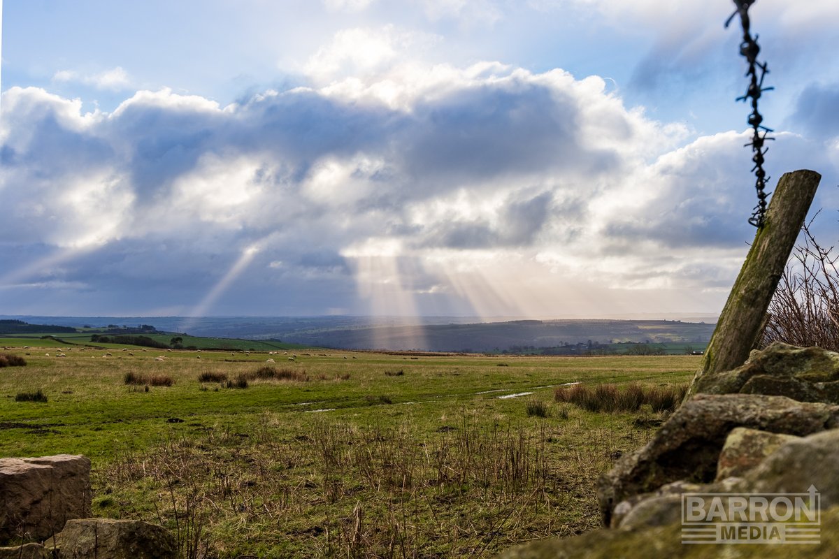 thatchrisbarron's tweet photo. Driving through #Weardale this morning and I just had to pull over and try to snap this sunburst before it vanished!
I think I just about caught it. https://t.co/7rUYYWtK69