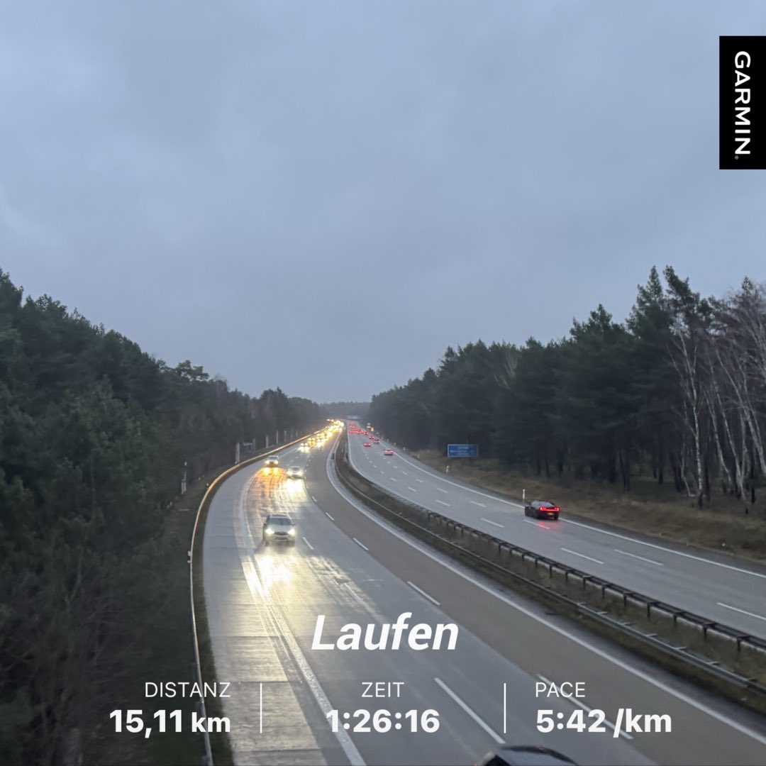 MorelliSally's tweet photo. 9. Adventskalendertür = 15k✅

4°C 🌧️ leichter Sprühregen. Nasses Laub  🍂 und Matsch. So schön wie Hausstrecke ist, im schwindenden Licht ein Eiertanz.  Jetzt Feierabend geniessen.
#RuntheAdventskalender #Nevernotrunning https://t.co/eOVkJf6mnI
