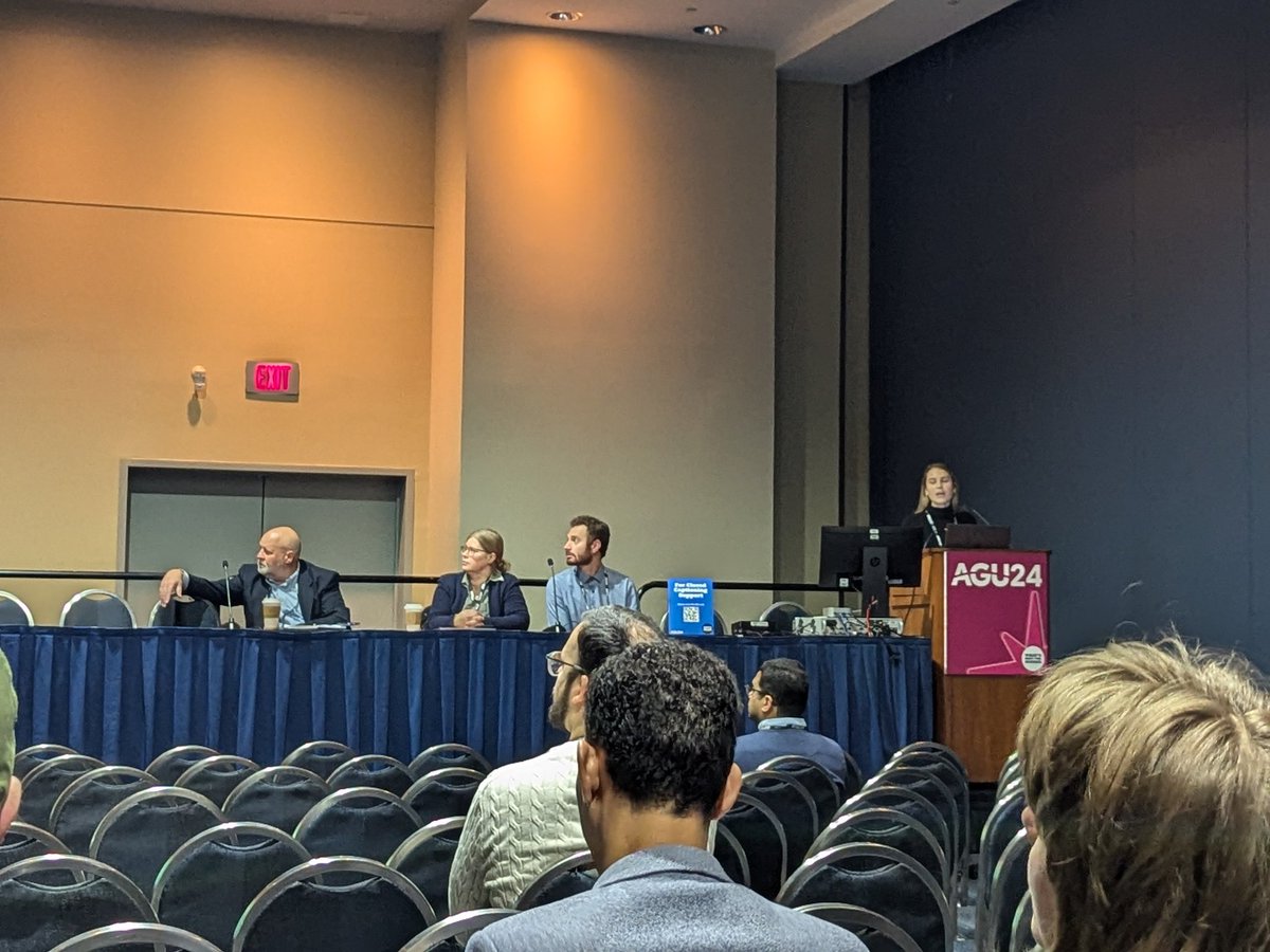 shirzaei's tweet photo. Grace is giving a dynamic talk on measuring groundwater in the central valley using space geodesy! https://t.co/AySyPjzFso