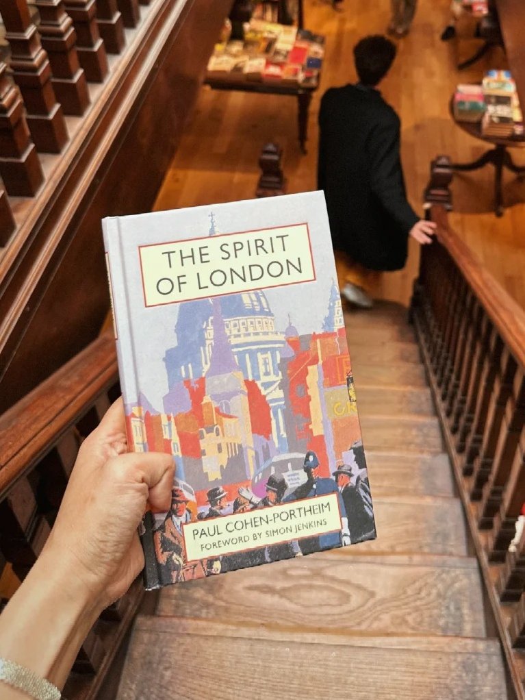 Jessica347271's tweet image. "London's bookshops: my favorite place to get lost 📚 #BookFinds"