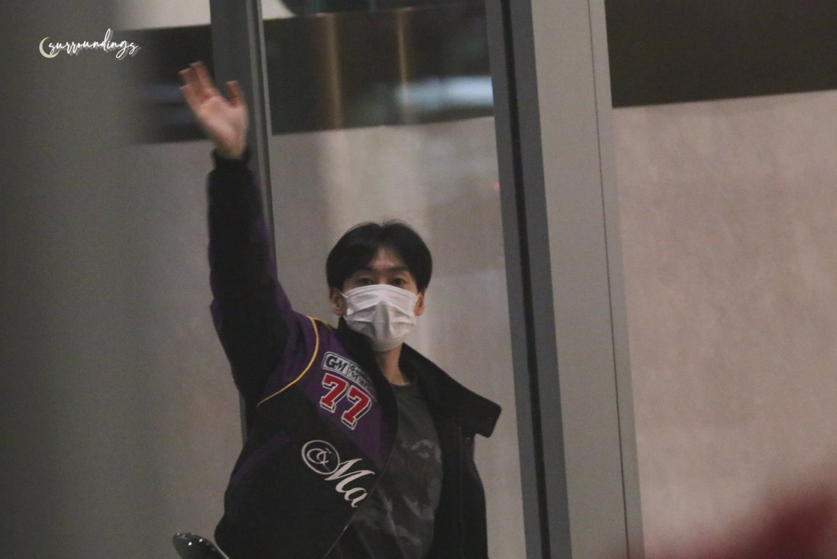 DALSRD's tweet photo. 🌙2024.12.09 HKG 출발

잘가😎

@AllRiseSilver 

#은혁 #이혁재 #EUNHYUK #LEEHYUKJAE 
#SUPERJUNIOR #슈퍼주니어 #슈쥬
#ELF #HKELF #엘프 https://t.co/LQbO4S1tj5